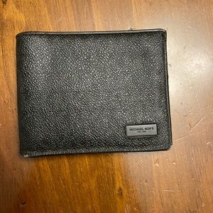 Michael koors wallet.